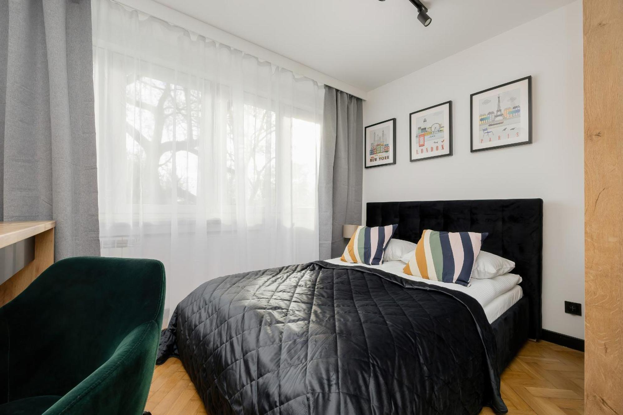 Modern Black & Wooden Apartment Warsaw Near The Airport By Noclegi Renters Exterior foto